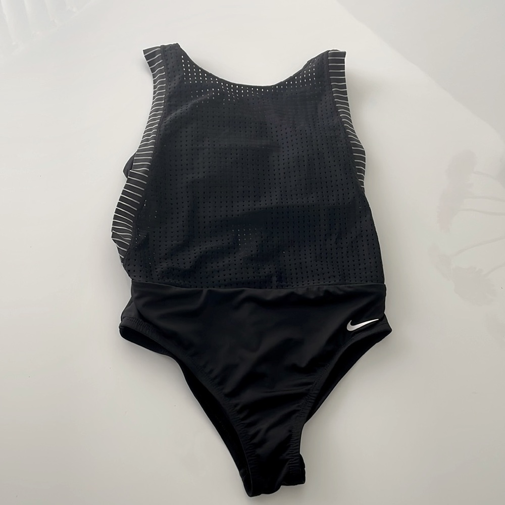 NIKE Women’s one piece Swimsuit, S